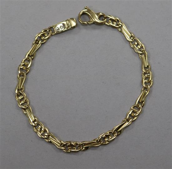 A 9ct gold bracelet, 17.5cm.